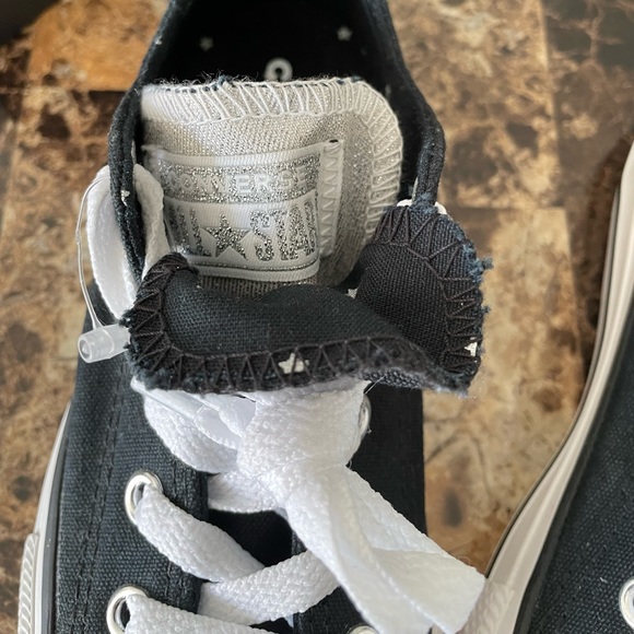 New never worn Converse - Picture 3 of 6